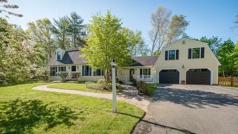 42 Sagamore St, Hamilton, MA 01982