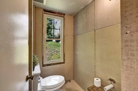Bath - 16 Vesper St, Worcester, MA 01602 photo 1 of 2