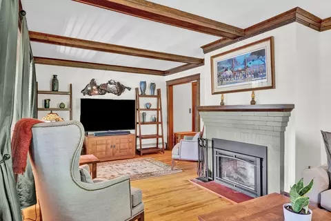 Living - 16 Vesper St, Worcester, MA 01602 photo 4 of 6