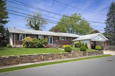 82 Cornell Rd, Marblehead, MA 01945 photo 2