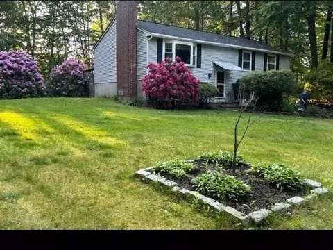 111 S Main St, Newton, NH 03858