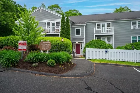 48 Evergreen Rd #212, Leeds, MA 01053