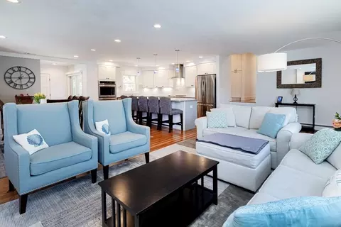 Living - 54 Cornell Rd, Marblehead, MA 01945 photo 3 of 3