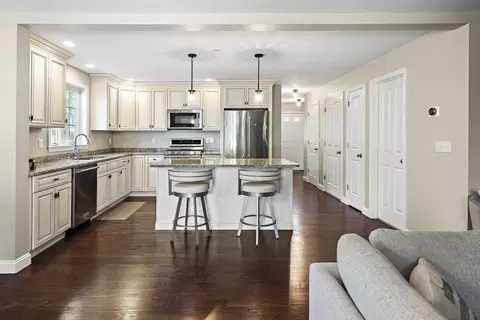 30 Mathews Way #30, North Andover, MA 01845