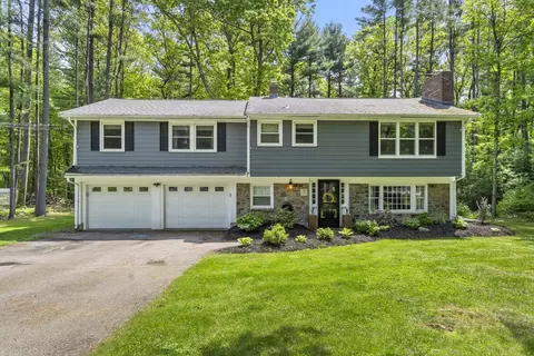 29 Ledgewood Rd, Framingham, MA 01701