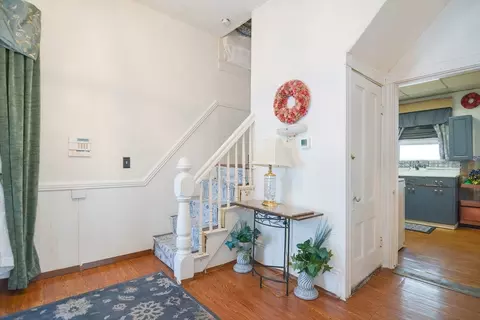 Entry Way - 10 Blake Ct, Everett, MA 02149 photo 2 of 5
