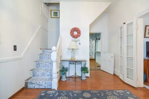 Entry Way - 10 Blake Ct, Everett, MA 02149 photo 1 of 5