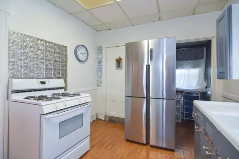 Kitchen - 10 Blake Ct, Everett, MA 02149 photo 1 of 6