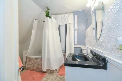 Bath - 10 Blake Ct, Everett, MA 02149 photo 1 of 1