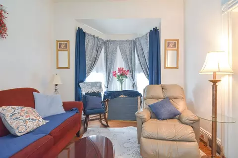 Living - 10 Blake Ct, Everett, MA 02149 photo 2 of 4