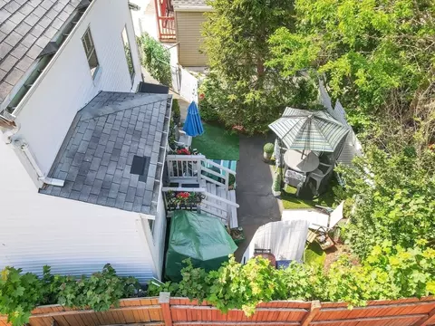Exterior - 10 Blake Ct, Everett, MA 02149 photo 5 of 7