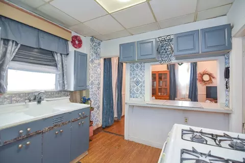 Kitchen - 10 Blake Ct, Everett, MA 02149 photo 5 of 6