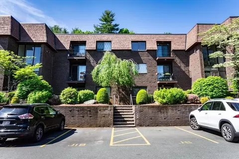 7 Thomas St #J10, Saugus, MA 01906