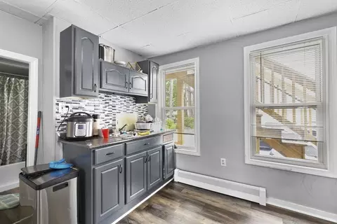 7 Pleasant Ter, Worcester, MA 01609 photo 3