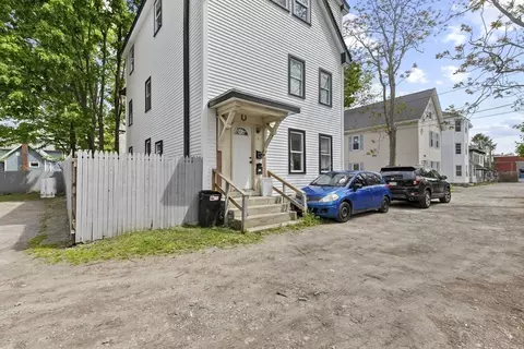 7 Pleasant Ter, Worcester, MA 01609