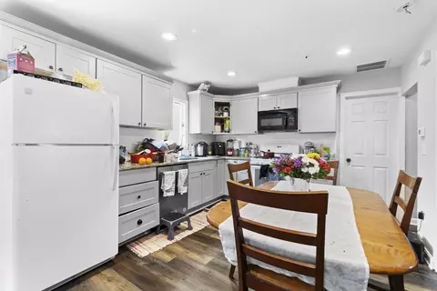 7 Pleasant Ter, Worcester, MA 01609 photo 9