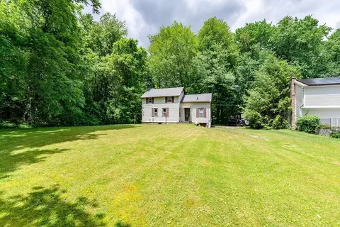 46 Chestnut Pl, East Longmeadow, MA 01028