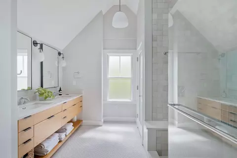 Bath - 88 Ossipee Rd, Somerville, MA 02144 photo 2 of 5