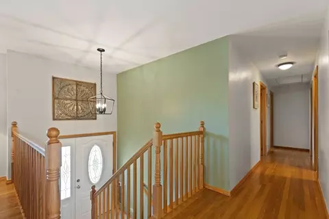 Entry Way - 19 Youngs Rd, Gloucester, MA 01930 photo 4 of 4