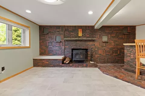 Living - 19 Youngs Rd, Gloucester, MA 01930 photo 5 of 5