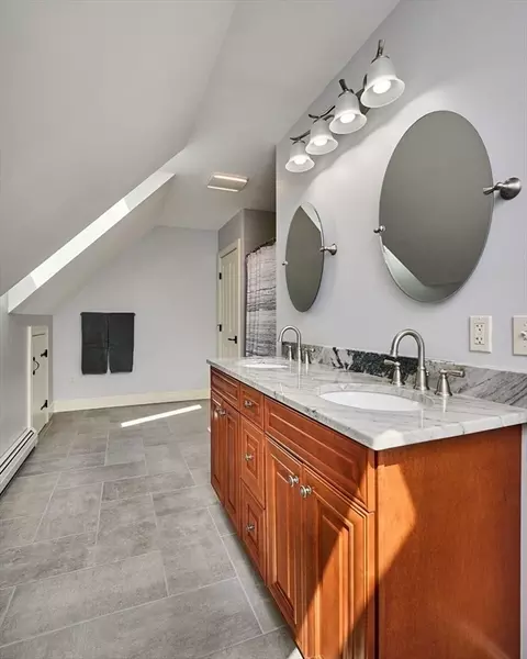 Bath - 120 Pleasant St, Plainfield, MA 01070 photo 3 of 5