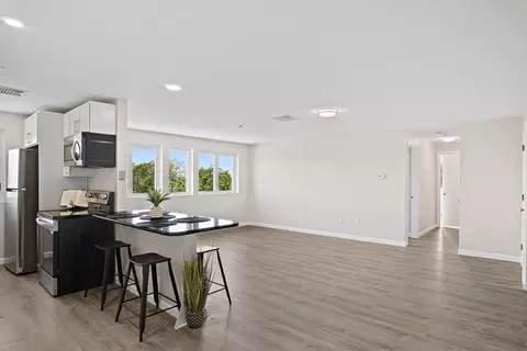 36 Dunham Rd #309, Beverly, MA 01915 photo 2