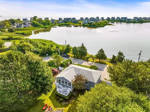 19 Musquashicut Ave, Scituate, MA 02066