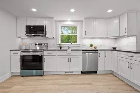 Kitchen - 91 Schofield Ave, Dudley, MA 01571 photo 1 of 1