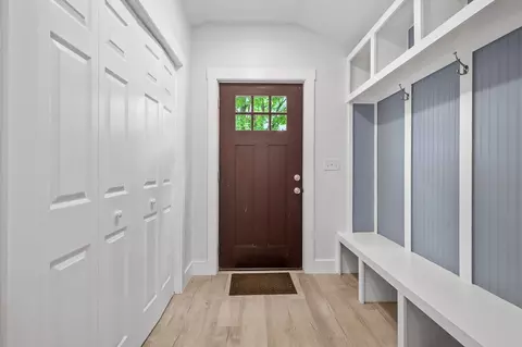 Entry Way - 91 Schofield Ave, Dudley, MA 01571 photo 2 of 4