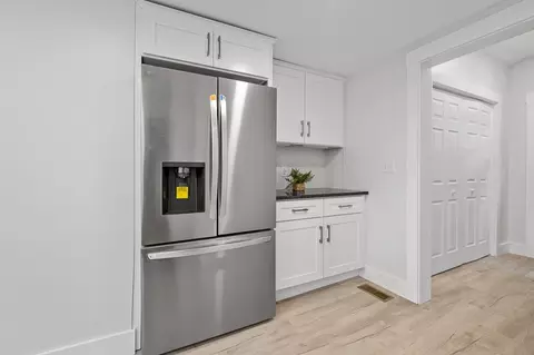 Entry Way - 91 Schofield Ave, Dudley, MA 01571 photo 1 of 4