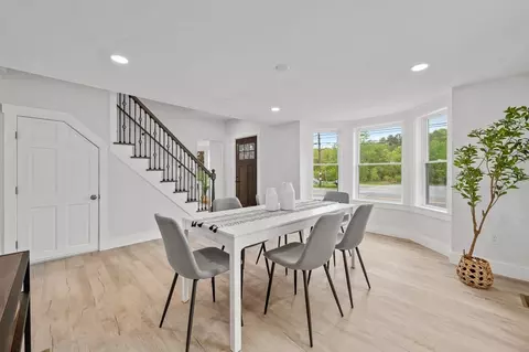 Dining - 91 Schofield Ave, Dudley, MA 01571 photo 2 of 3