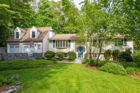 94 Codman Rd, Lincoln, MA 01773