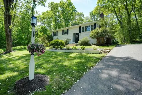 95 Mill St, Franklin, MA 02038