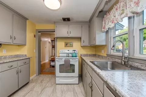 Kitchen - 37 Morningside Dr, Walpole, MA 02081 photo 2 of 4