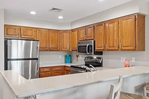 Kitchen - 39 Abington Rd #39, Danvers, MA 01923 photo 2 of 6