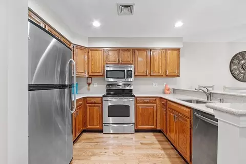 Kitchen - 39 Abington Rd #39, Danvers, MA 01923 photo 5 of 6