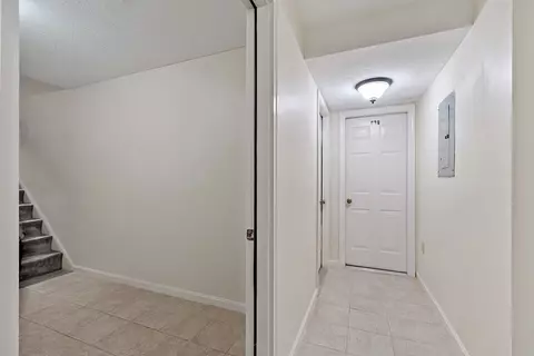 Entry Way - 39 Abington Rd #39, Danvers, MA 01923 photo 5 of 6