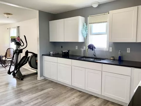52 Tyler St, Springfield, MA 01109 photo 8