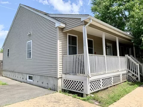 52 Tyler St, Springfield, MA 01109 photo 2