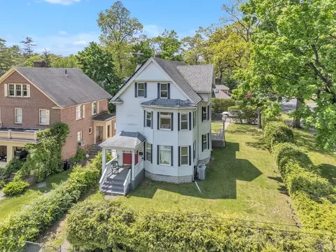 6 S Park Pl, Longmeadow, MA 01106
