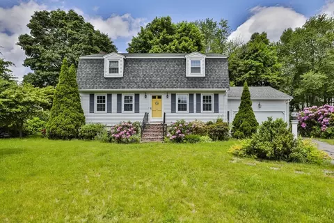 14 Tiffany Dr, Lowell, MA 01852