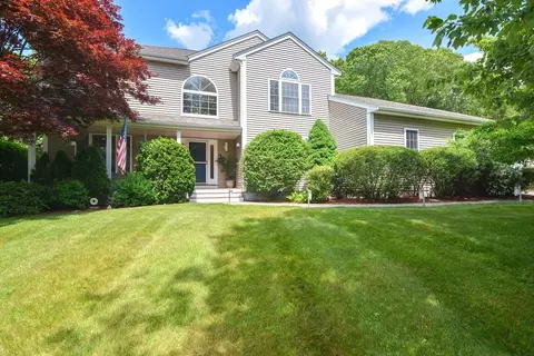 20 Knob Hill Cir, Canton, MA 02021