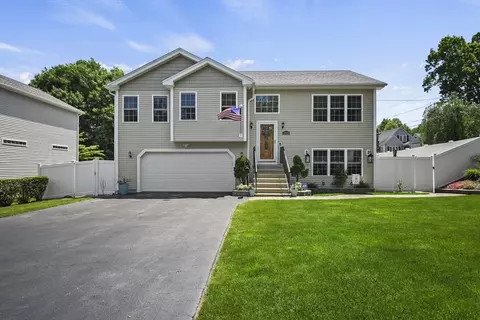 7 Saint Marks Rd, Worcester, MA 01606