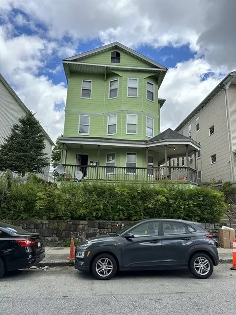 15 Blanche St, Worcester, MA 01604