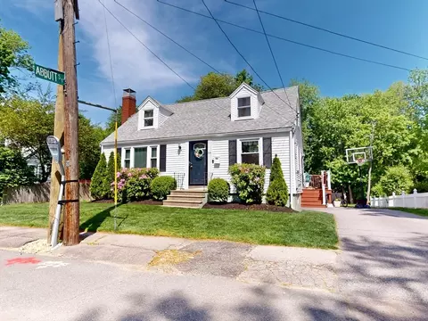 29 Clarendon St, Weymouth, MA 02190