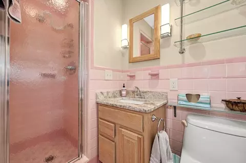 Bath - 43 Ardmore Rd, Worcester, MA 01609 photo 1 of 2