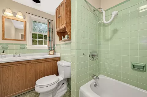 Bath - 43 Ardmore Rd, Worcester, MA 01609 photo 2 of 2