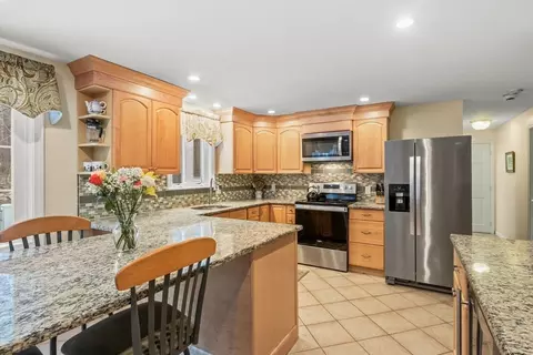 Kitchen - 476 Pine St, Marshfield, MA 02050 photo 1 of 3