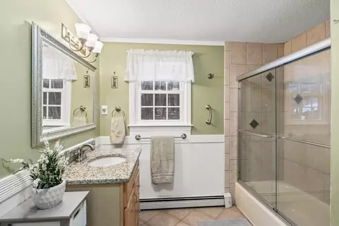 Bath - 476 Pine St, Marshfield, MA 02050 photo 1 of 2