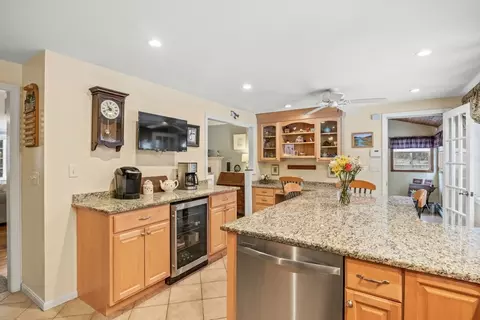 Kitchen - 476 Pine St, Marshfield, MA 02050 photo 3 of 3